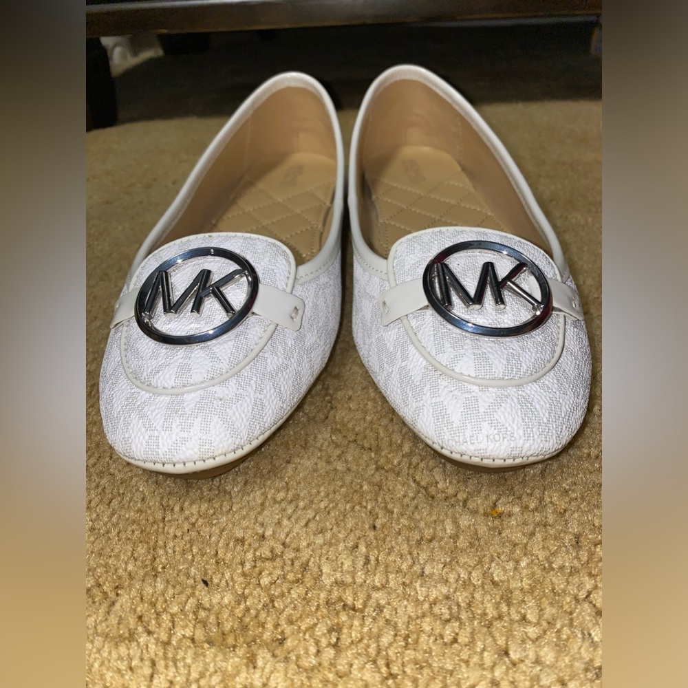MICHAEL MICHAEL KORS WITHE FLATS. - Picture 16 of 16